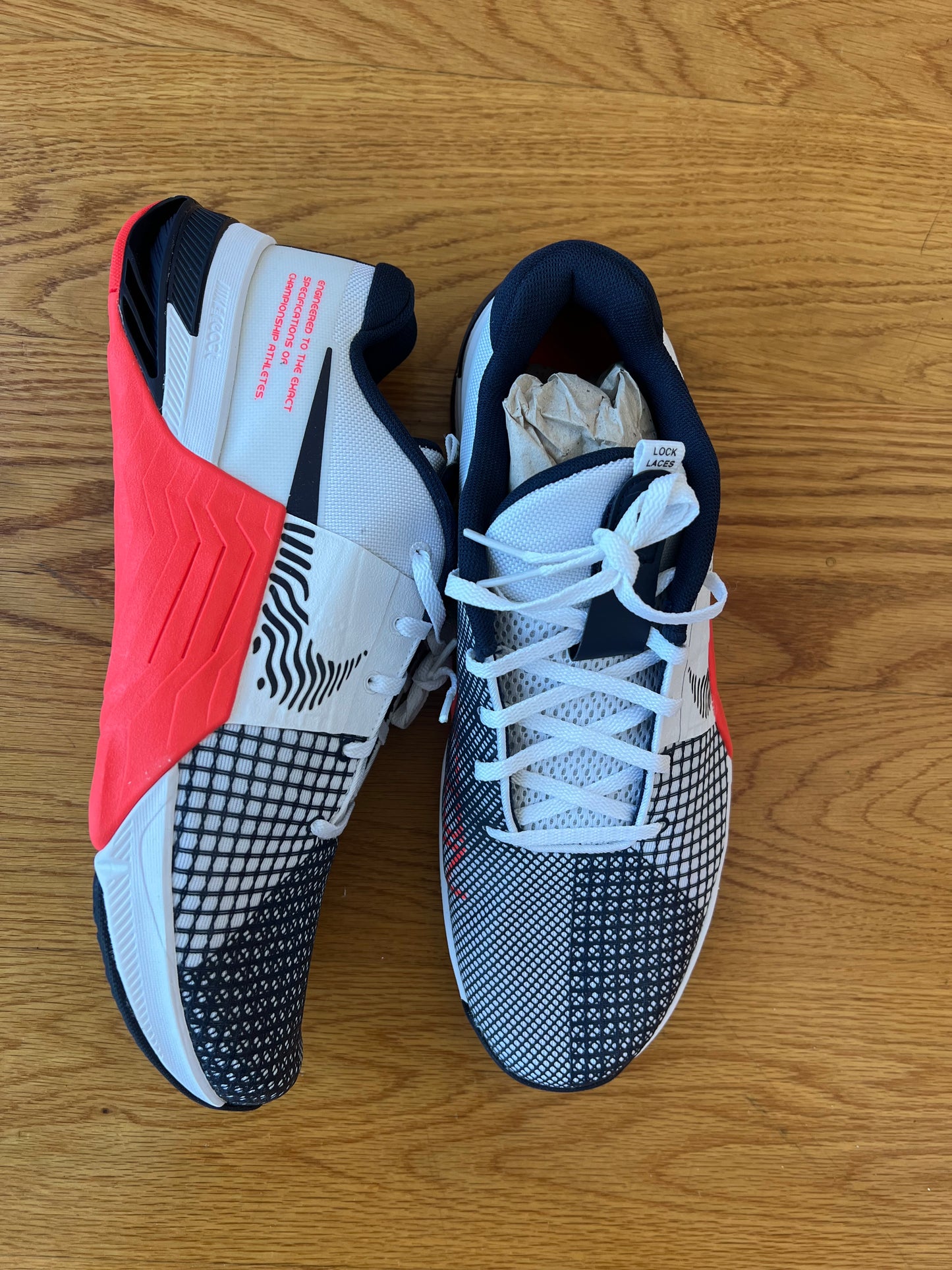 Nike Metcon 8 - Black/White/Neon Red