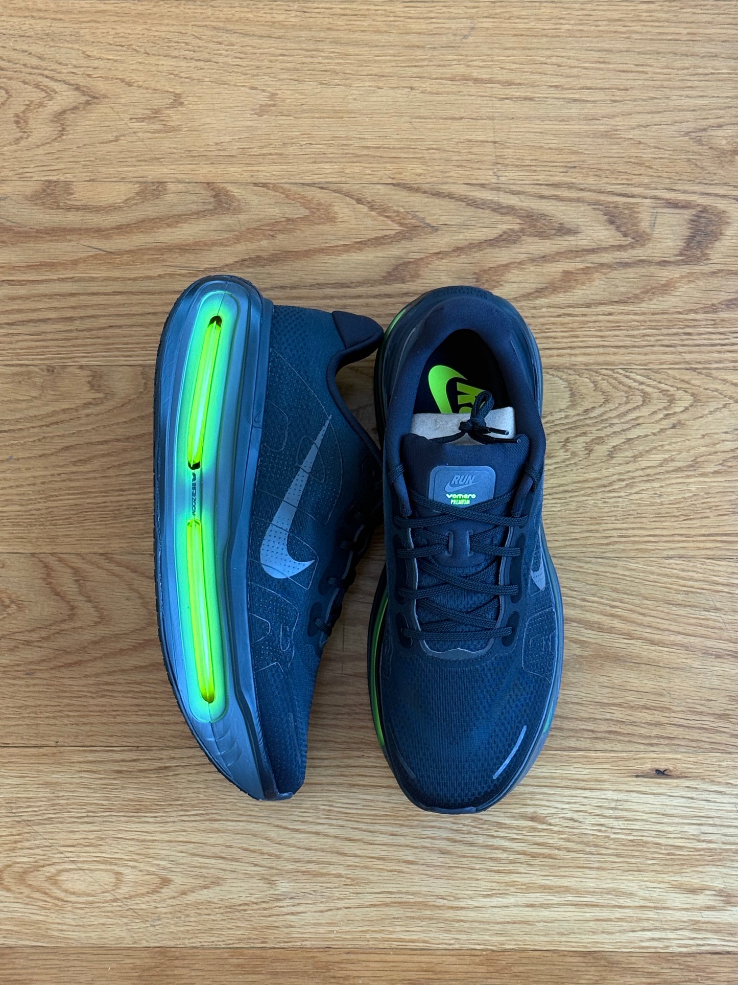 Nike Vomero Premium - Black/Volt
